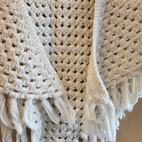 Knitted Vintage Baby Blanket White Shawl - Picture 3 of 8